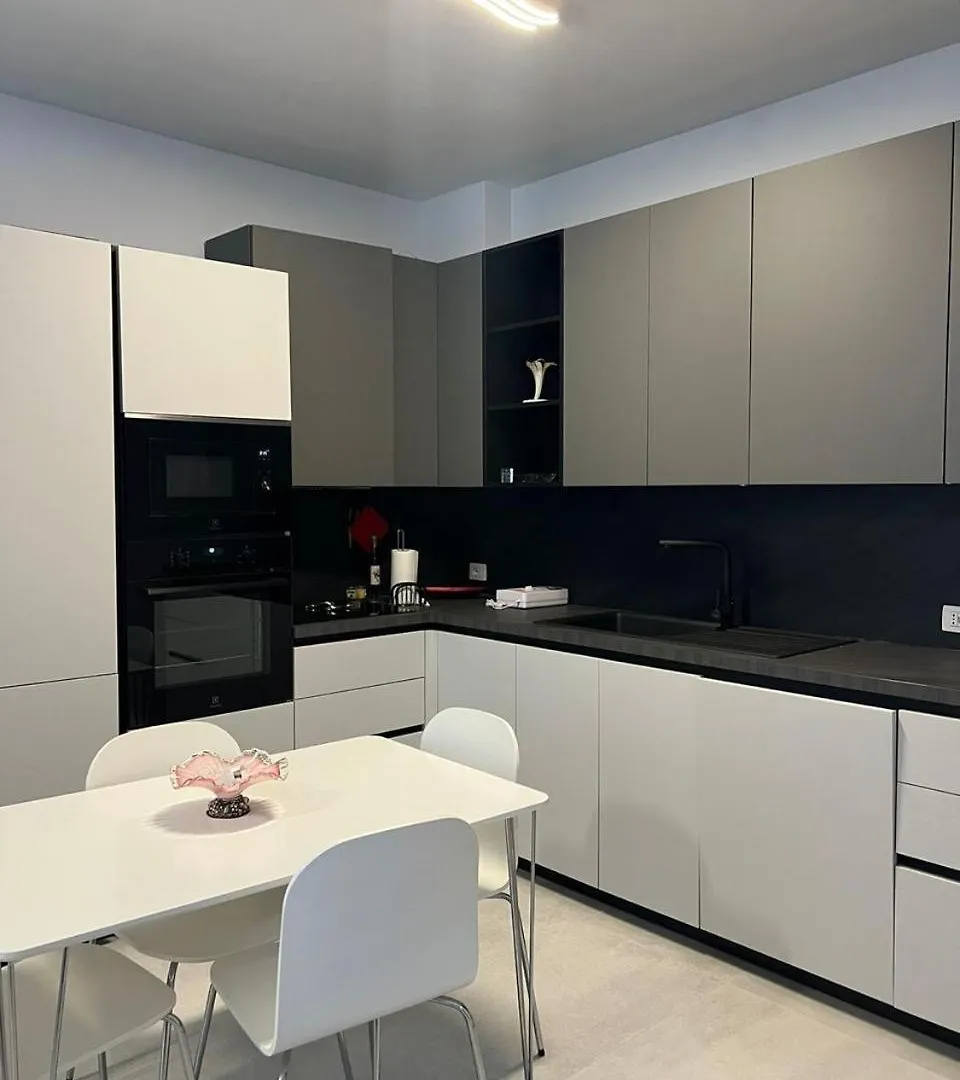 Sea Breeze Apartment, Qerret 格勒姆 公寓