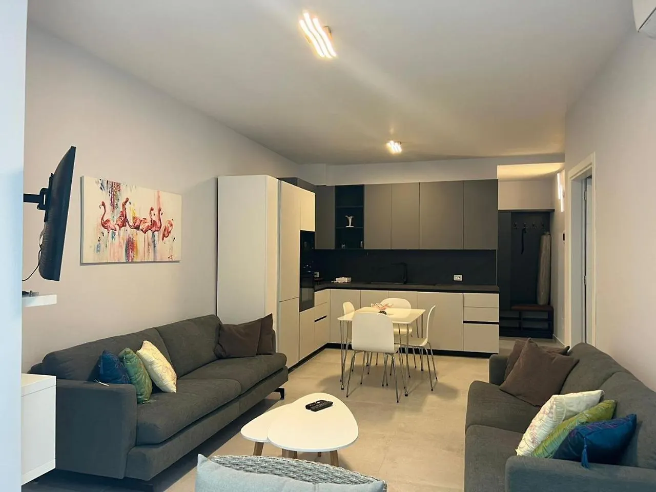 Sea Breeze Apartment, Qerret 格勒姆 公寓
