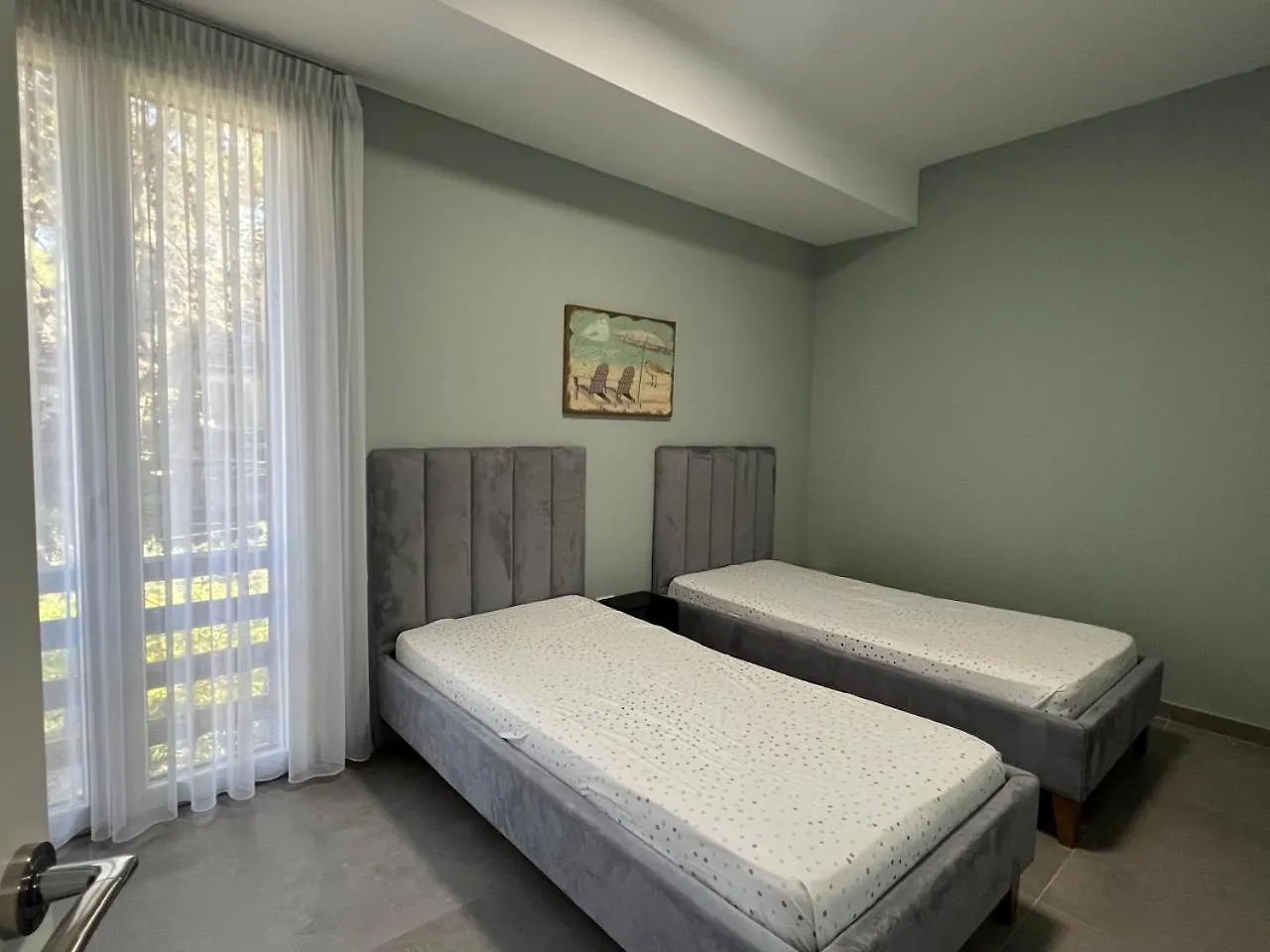 Sea Breeze Apartment, Qerret 格勒姆 公寓